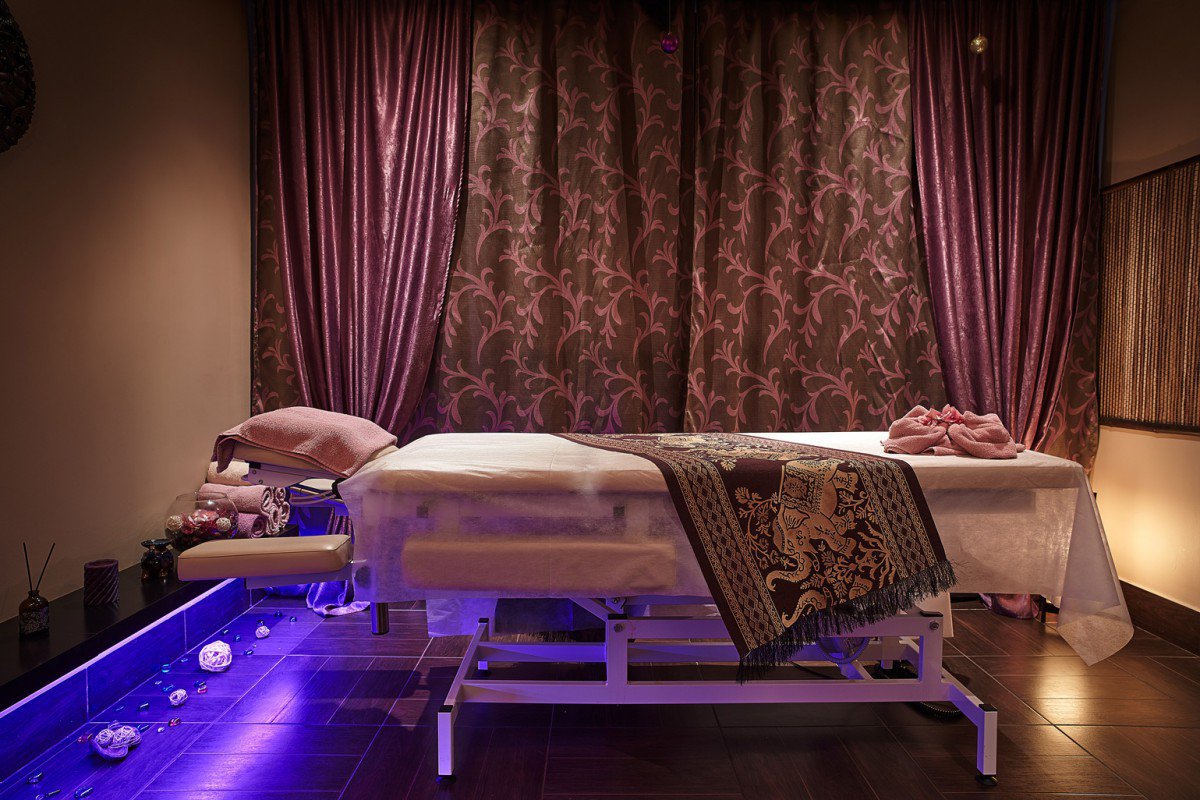 Offerte di lavoro per massaggiatrici erotiche in un salone termale Spagna