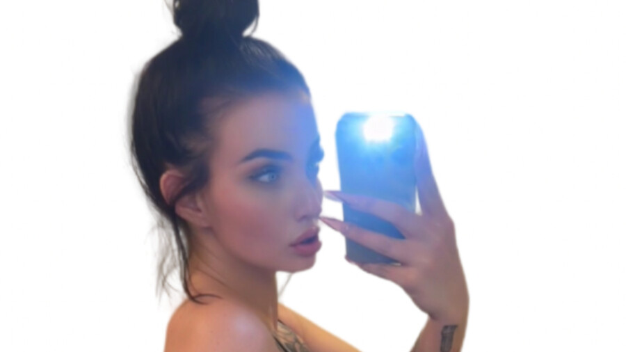 ‘My Fans Deserve the Hottest Experience Ever’: Jennifer Ariaa Launches Her Own Site