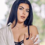The Reign of Gal Ritchie: Award-Winning Starlet Makes a Major Power Move
